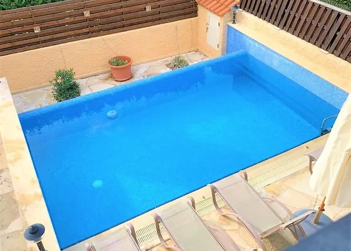 Anastasia ,150 M To Coral Bay فيلة