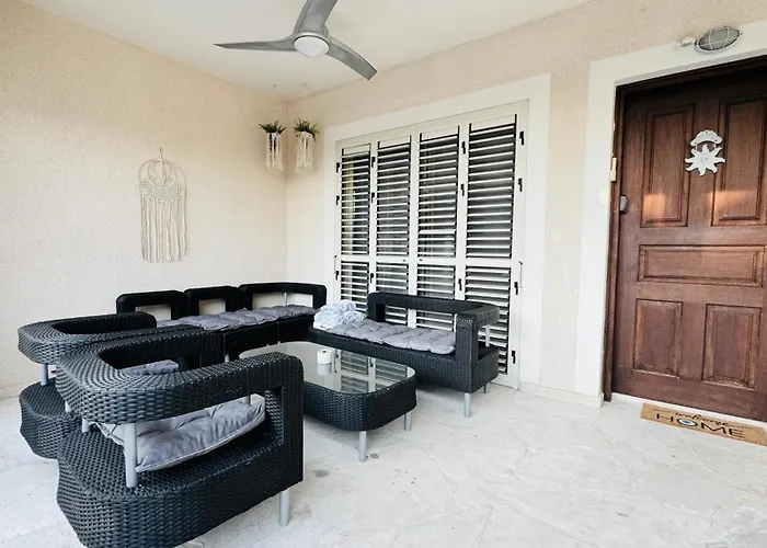 Anastasia ,150 M To Coral Bay بييا