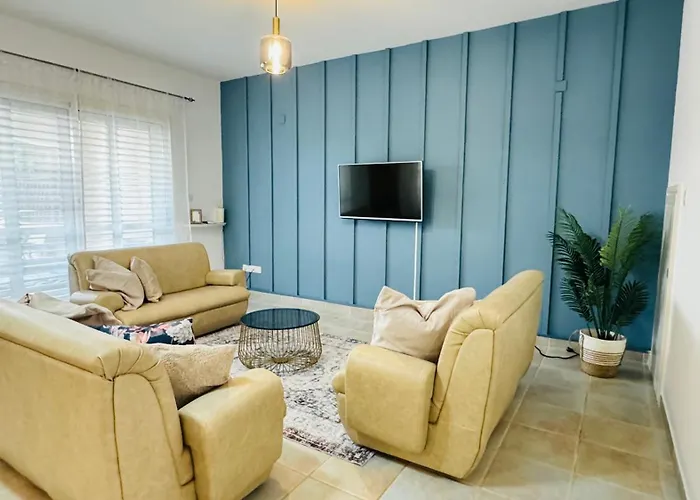 Anastasia ,150 M To Coral Bay فيلة بييا